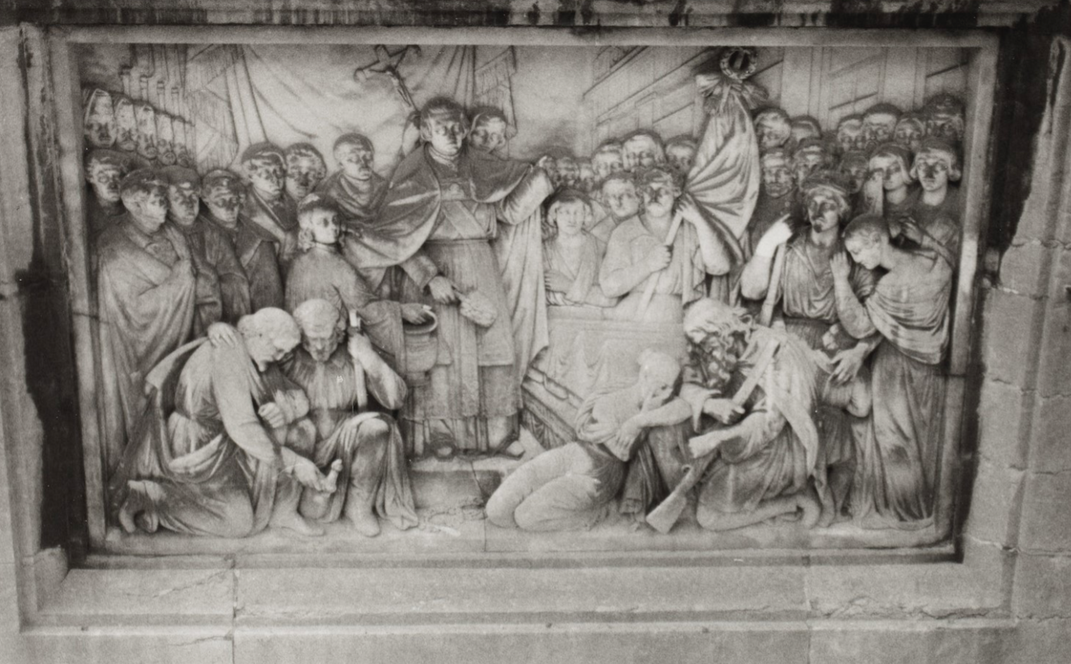 Bas-relief de la Place des Martyrs